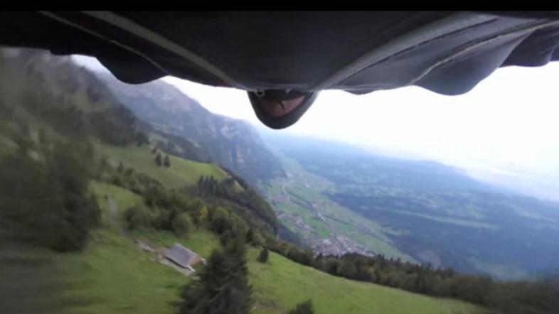 Johhny Strange, wingsuit