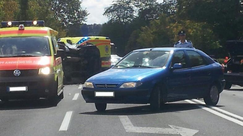 Prometna nesreča na Šmartinski cesti.