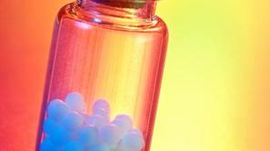 V boju proti prehladu in gripi lahko ljudem uspešno pomaga tudi homeopatija. (Fo