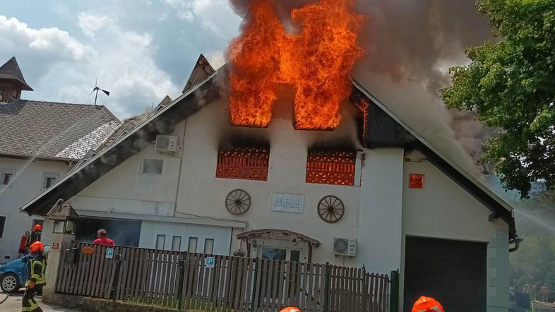 Požar v nekdanjem poslopju Metron