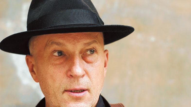 Pred Bobom Dylanom je nastopil dvakrat, a se z njim ni pogovarjal. Meni, da se D