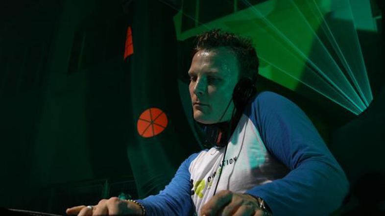 Pričaral je dobro bučno vzdušje in mehkejše, pa tudi poskočne ritme, med katerim