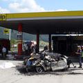 Avtomobil je zgorel v celoti. (Foto: Reuters)