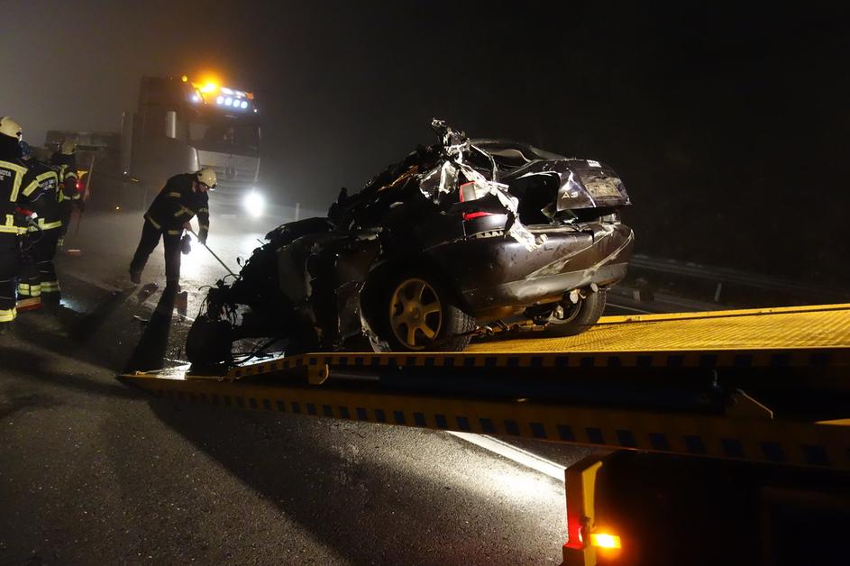 Nesreča na avtocesti gasilci