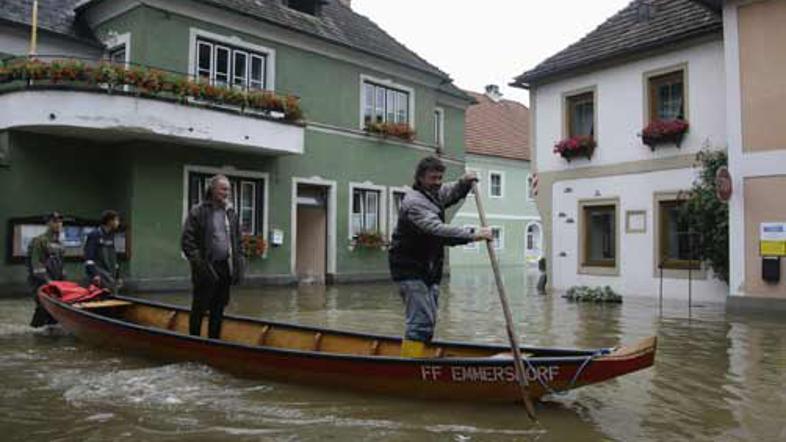 V Avstriji ponekod reke še vedno poplavljajo.