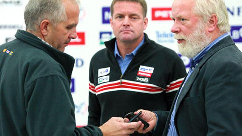 Tudi novega poslovnega direktorja alpincev Matjaža Šarabona (v sredini) in vodst