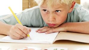 Pisava otrok z disleksijo je pogosto velika, grda in neenakomerna, zaradi česar 
