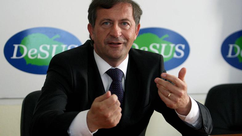 DeSUS je pridobil največ, Zaresu gre vse slabše, NSi pa kaže, da bi se lahko zno