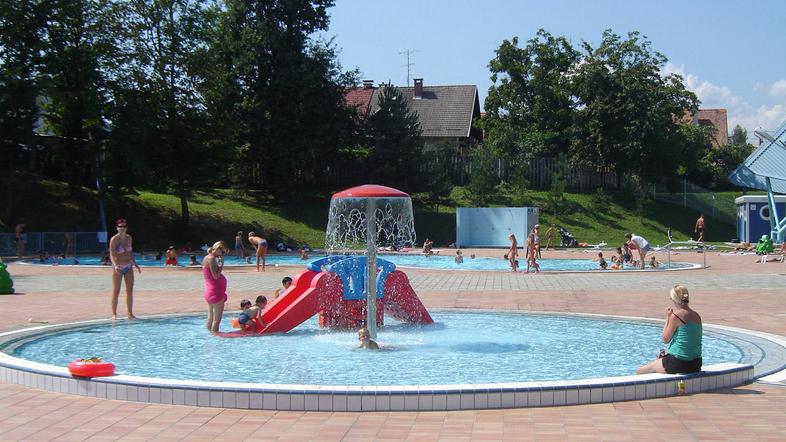 Novost na letnem kopališču v Kranju so razne športne in družabne dejavnosti za o