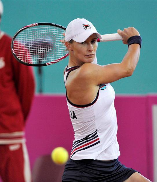 Polona Hercog je v soboto na pokalu Fed premagala Julio Görges, v nedeljo pa izg