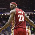 LeBronov trojni dvojček ni zadostoval za zmago Clevelanda proti Torontu. © Reute