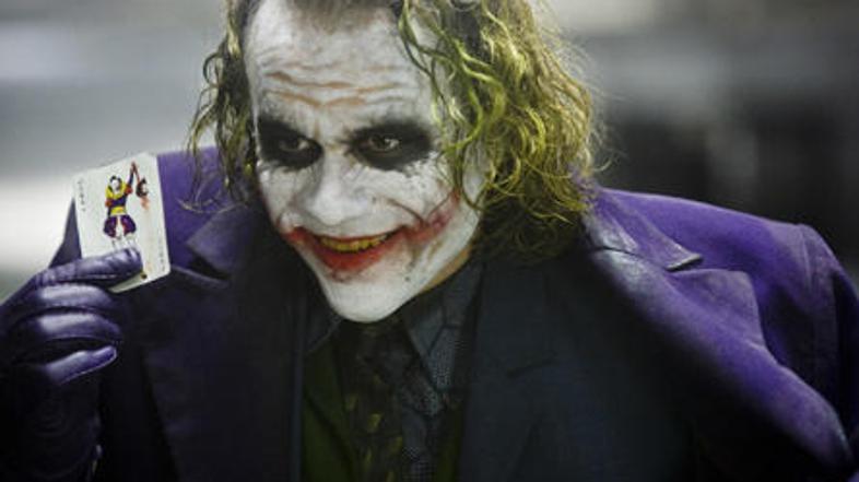 Vitez teme je verjetno velika uspešnica tudi zato, ker v njem igra Heath Ledger.