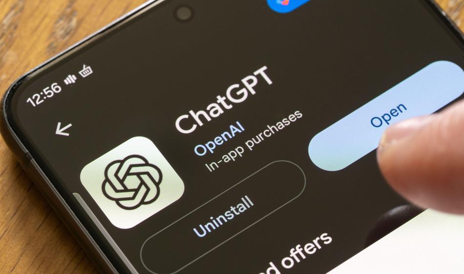 O prometni strategiji politikom pogosto svetuje chatGPT