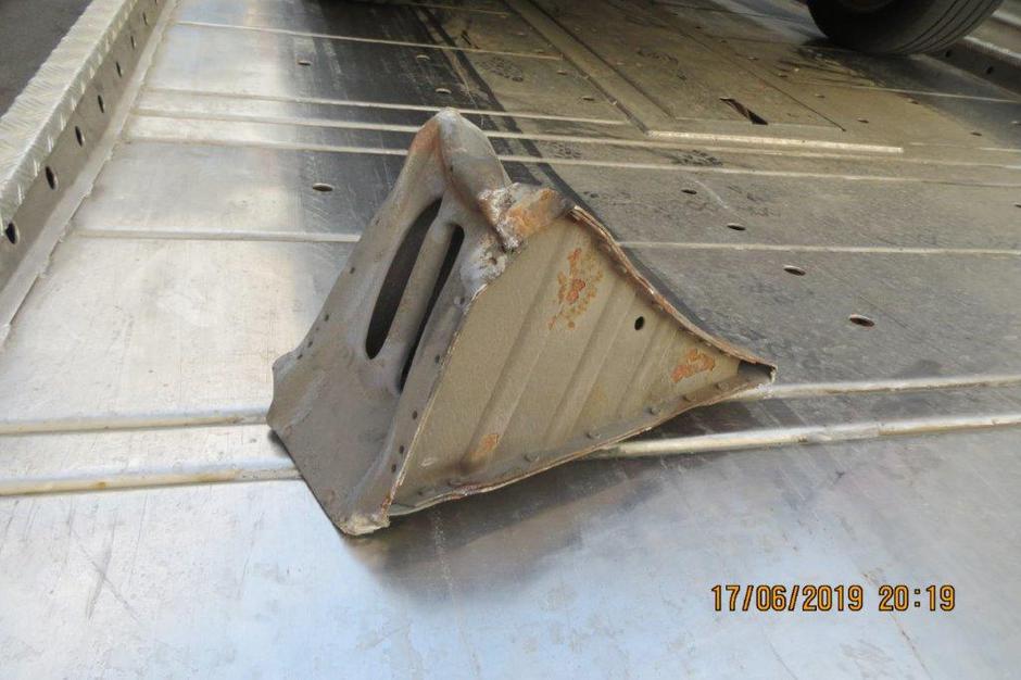 Dars predmeti na vozišču | Avtor: Dars