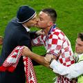 Bilić navijač varnostnik poljub šal Irska Hrvaška Poznan Euro 2012