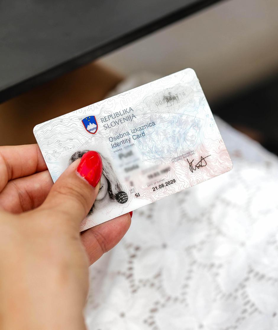 osebna izkaznica | Avtor: Saša Despot