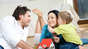 starši starša mama oče otrok sin igra igranje