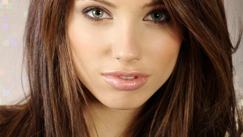 S pravilnim nanosom lahko ustvarite sijoč naraven videz.