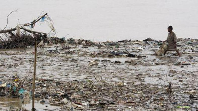 Oblasti so šestim tujim delavcem Sklada ZN za otroke (Unicef), nastanjenim v Yan