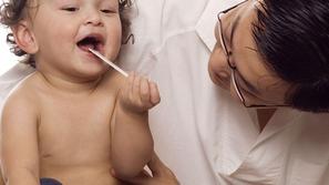 Od kod v otroškem cepivu sledi prašičjega virusa, ni znano, GlaxoSmithKline pozv