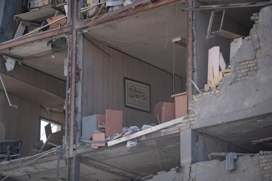 poškodovana stavba v Teheranu | Avtor: Profimedia