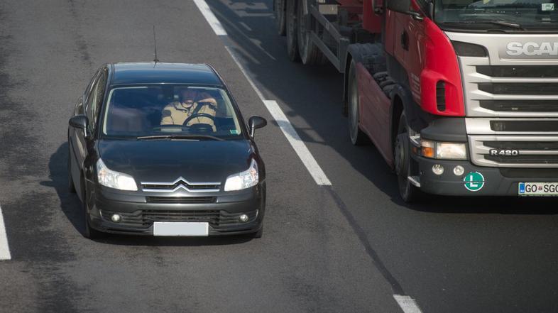 telefoniranje med vožnjo