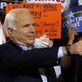 McCain še vedno upa, da lahko preseneti in dobi elektorske glasove v ključnih dr