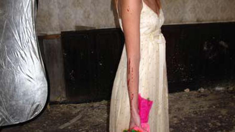 Tjašo so na snemanju polili z umetno krvjo.