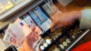 blagajna trgovina denar