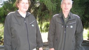Vida Papler in Andrej Avsenek z blejske OE Zavoda za gozdove Slovenije. (Foto: R