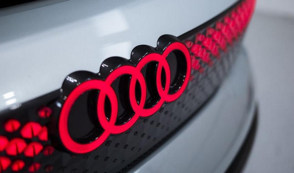 Po 11 letih je konec s prenovami, prihaja povsem novi audi Q7