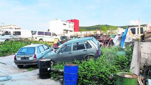 V izolski industrijski coni smo naleteli na avtomobilski odpad, za katerega se s