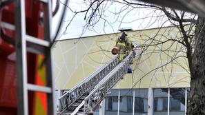 Požar - fitnes v Stegnah