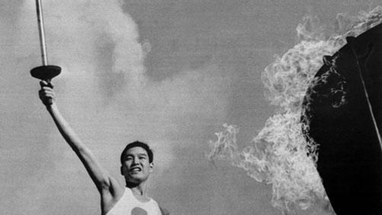 Yoshinori Sakai je bil glavna zvezda otvoritve. Rodil se je v Hirošimi na isti d