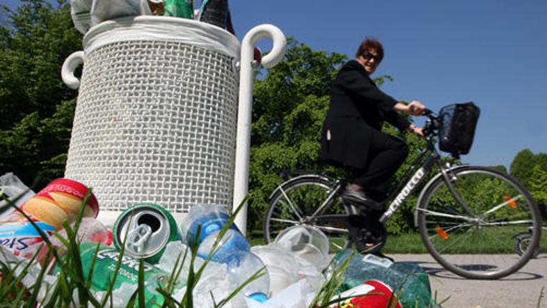 Organizatorji prireditev bi količino smeti zmanjšali z različnimi akcijami. Na m