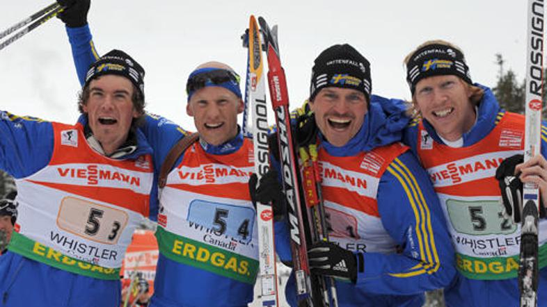 Švedska moška štafeta je po odličnem teku Carla Johana Bergmana v zadnji predaji