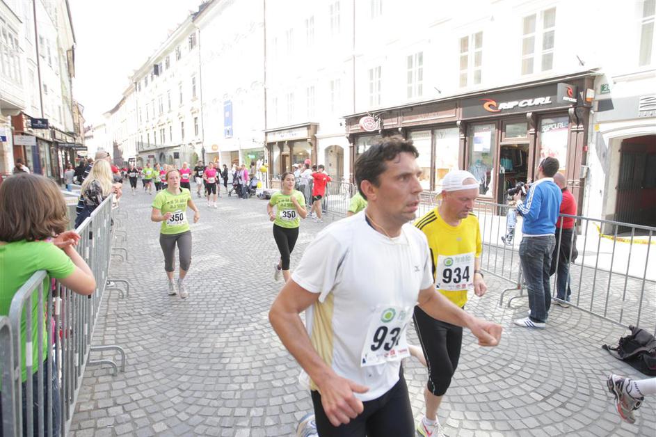Če želite visokoresolucijsko fotografijo, nam pošljite elektronsko sporočilo na 