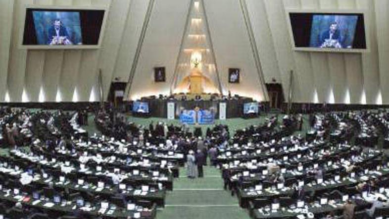 Iranski parlament ni podprl Ahmadinedžadovega predloga o imenovanju treh žensk v