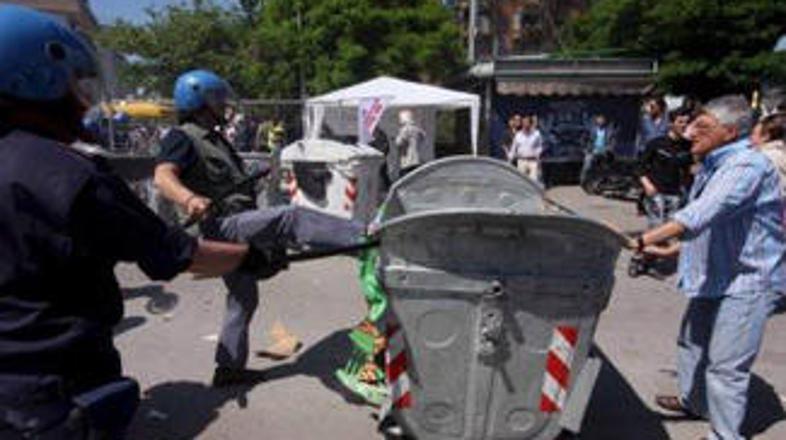 Po podatkih organizatorjev se je protestnega shoda proti odlagališču udeležilo o