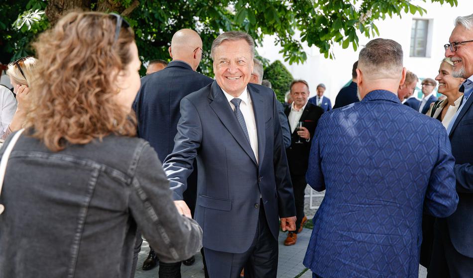 Velik udarec za Jankovića, zbrali so dovolj podpisov