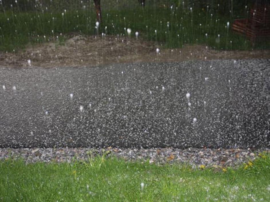 Prebivalce Savinjske doline je za kratek čas spet prestrašila toča.