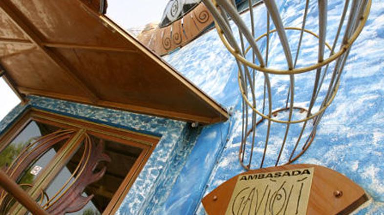 Govorice, da so prodali Ambasado Gavioli, je bilo večkrat slišati. Tokrat pa so 