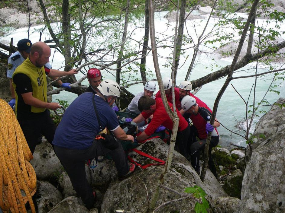 Reševanje vodnika na soči