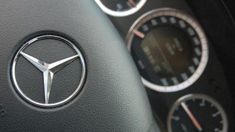 Mercedes je bila prodajalka daimlerjevih vozil.