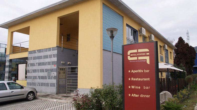 Lokal Square je ob koncih tedna priljubljeno zbirališče mladih. (Foto: Nace Nova