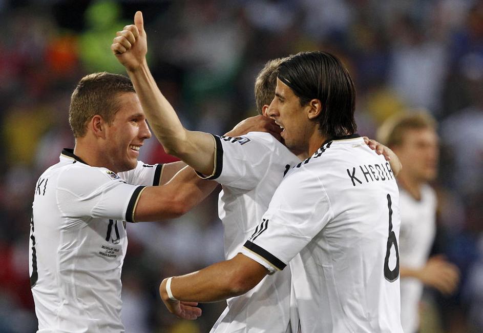 Lukas Podolski Thomas Müller Mueller Muller Sami Khedira gol zadetek veselje pro