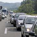 Slabo vreme in začetek delovnega tedna sta dodobra napolnila slovenske ceste. (F