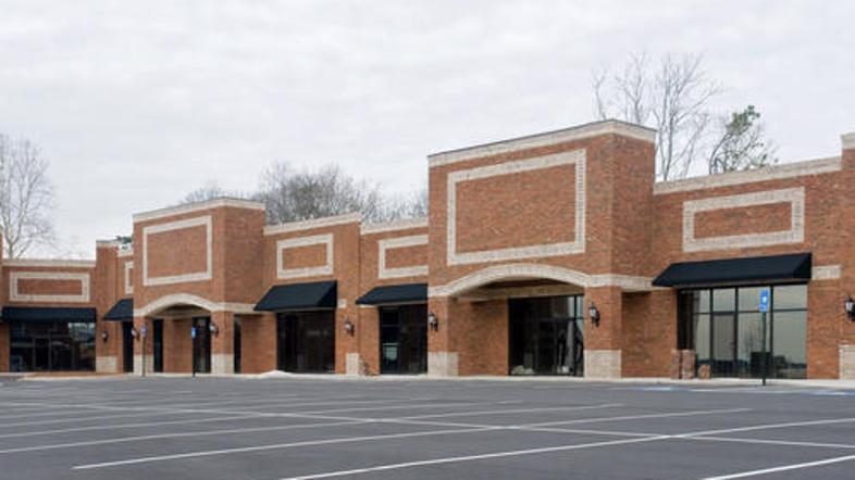 Kitajke bodo pred nakupovalnim središčem dobile širše parkirne prostore. (Foto: 