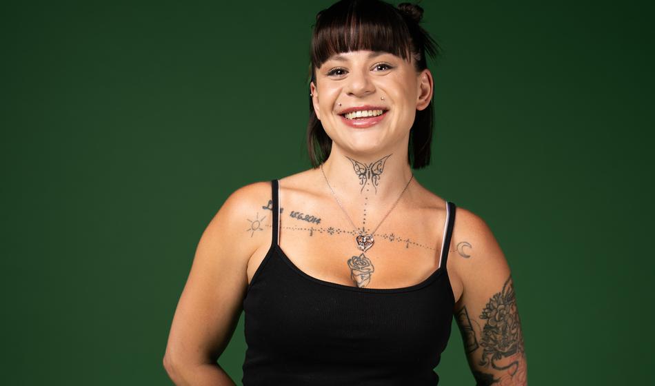 Kmetija: Nič čudnega, da je Urška tako obnorela Žana!