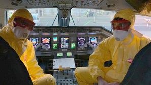 Piloti v zaščitni opremi